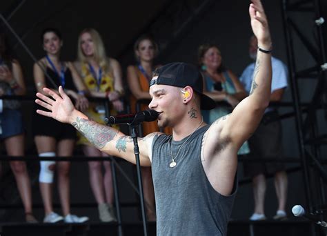 kane brown shirtless|Country Musician Kane Brown Shows Off His Body Transformation.